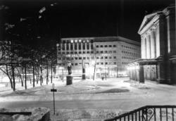 Høyres Hus og Nationalteateret, Oslo 1937. Vinterbilde fra p