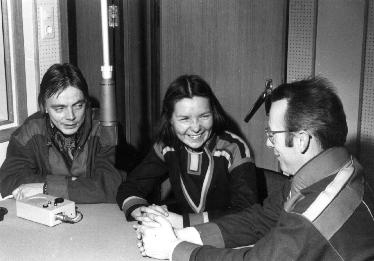 Sameradioens personale ved åpningen 1976. J. Nousuniemi, M. Skaltje og A Njarga. Karasjok.