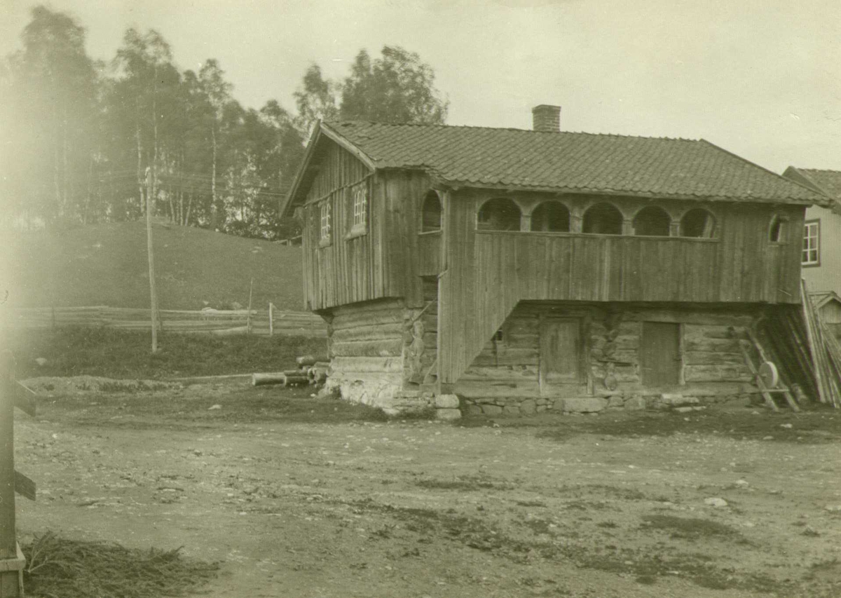 Soveloft, Skraastad, Vang, Hamar, Hedmark. Fotografert 1912.
