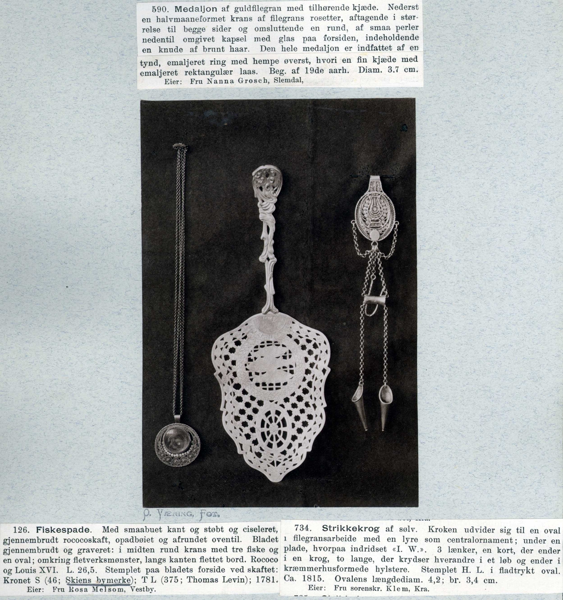 Medaljong, fiskespade og strikkekrok av sølv.