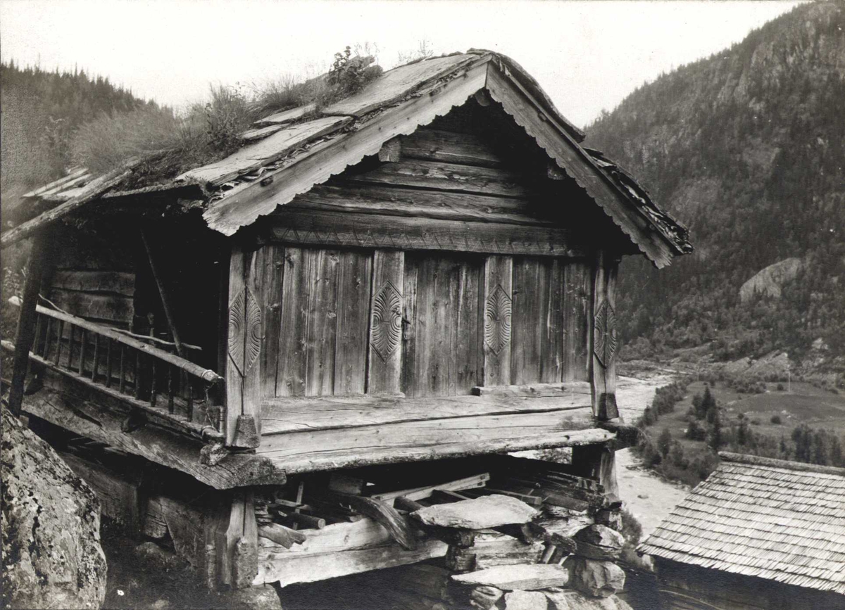 Bur, Dyrland, Dyrlandsdalen, Seljord, Telemark. Fotografert 1913.