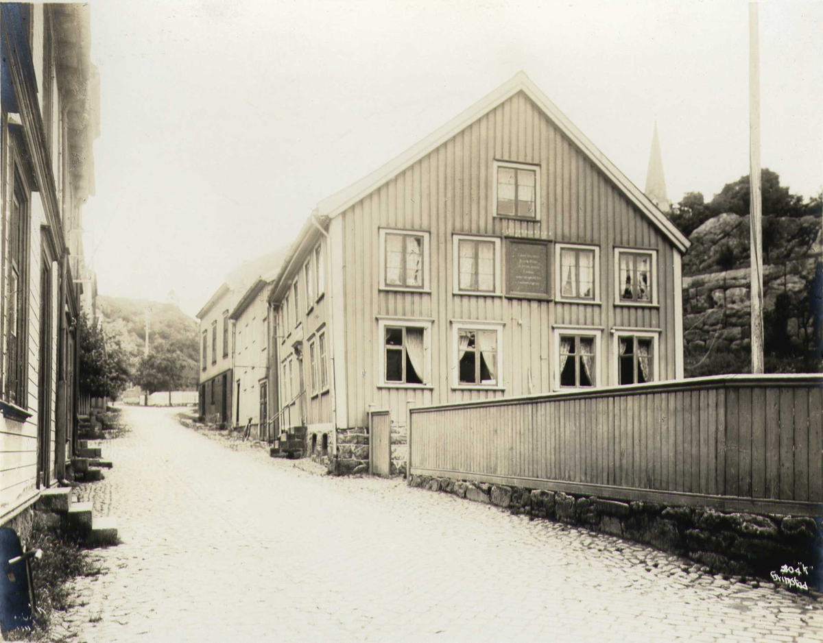 Gateparti med Ibsenhuset, Grimstad, Aust-Agder. 