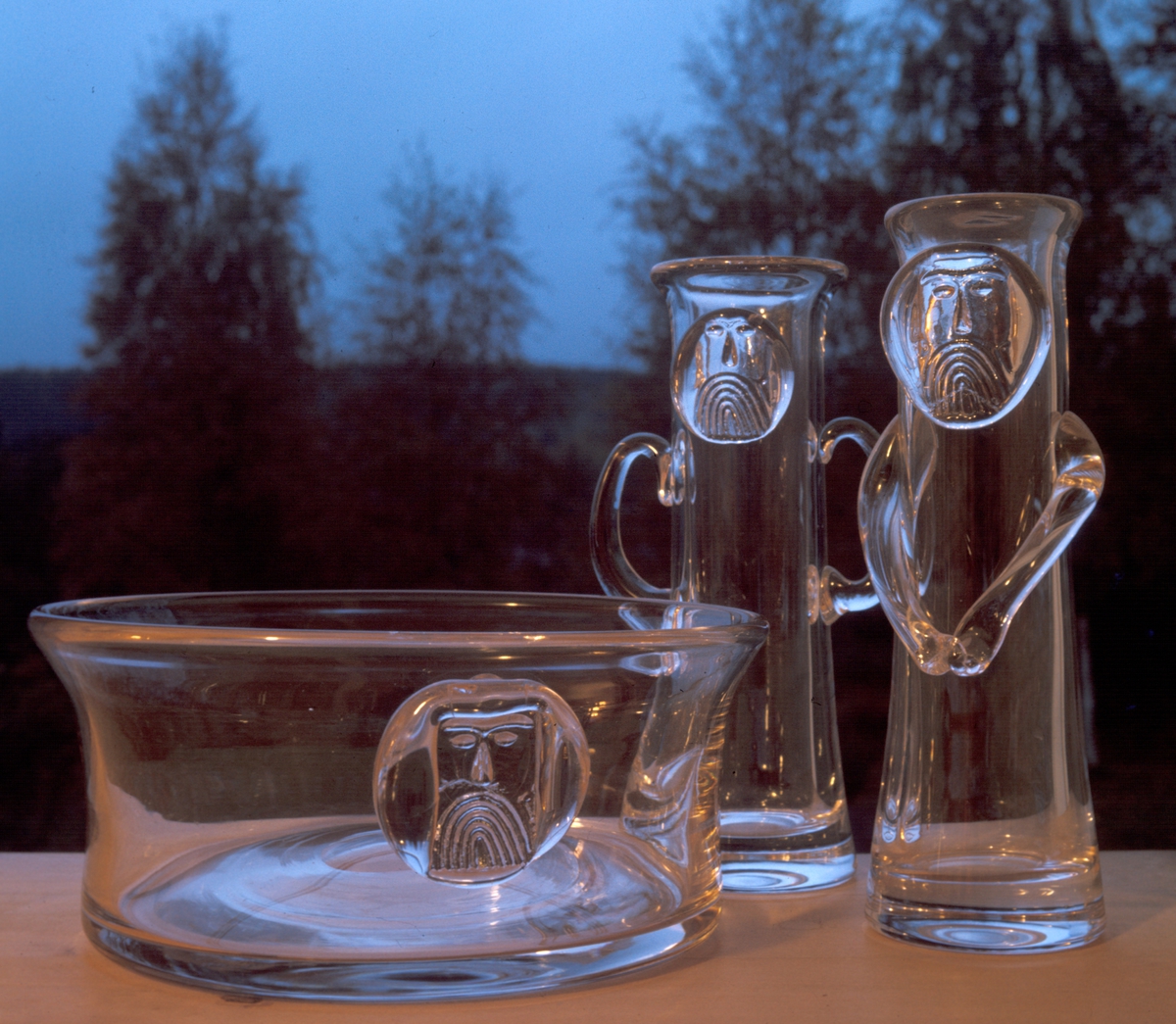 Brukskunst i glass. Illustrasjonsbilde fra Nye Bonytt 1975.