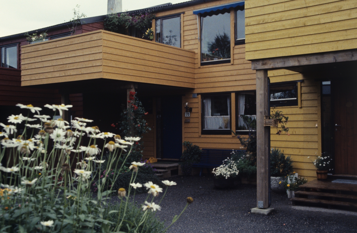Selegrendbevegelsen, arkitektkontoret CUBUS. Leiligheter på Nordås, Ytrebygda, Bergen. Illustrasjonsbilde fra Bonytt 1984.