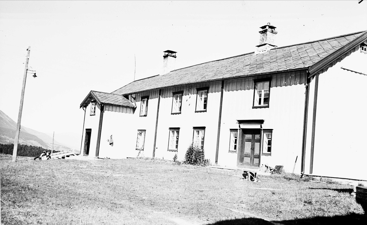 Hovedbygning sett fra baksiden, Sætrin, Drivdalen, Oppdal, Sør-Trøndelag. Fotografert 1939. 