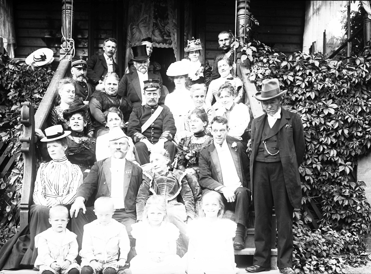 Serie bilder, noe fra Drøbak, Frogn, Akershus. Muligens noe fra Valdres. Familieliv, antagelig  familiene Hansen, Lund og Samuelson ca 1900-1905.