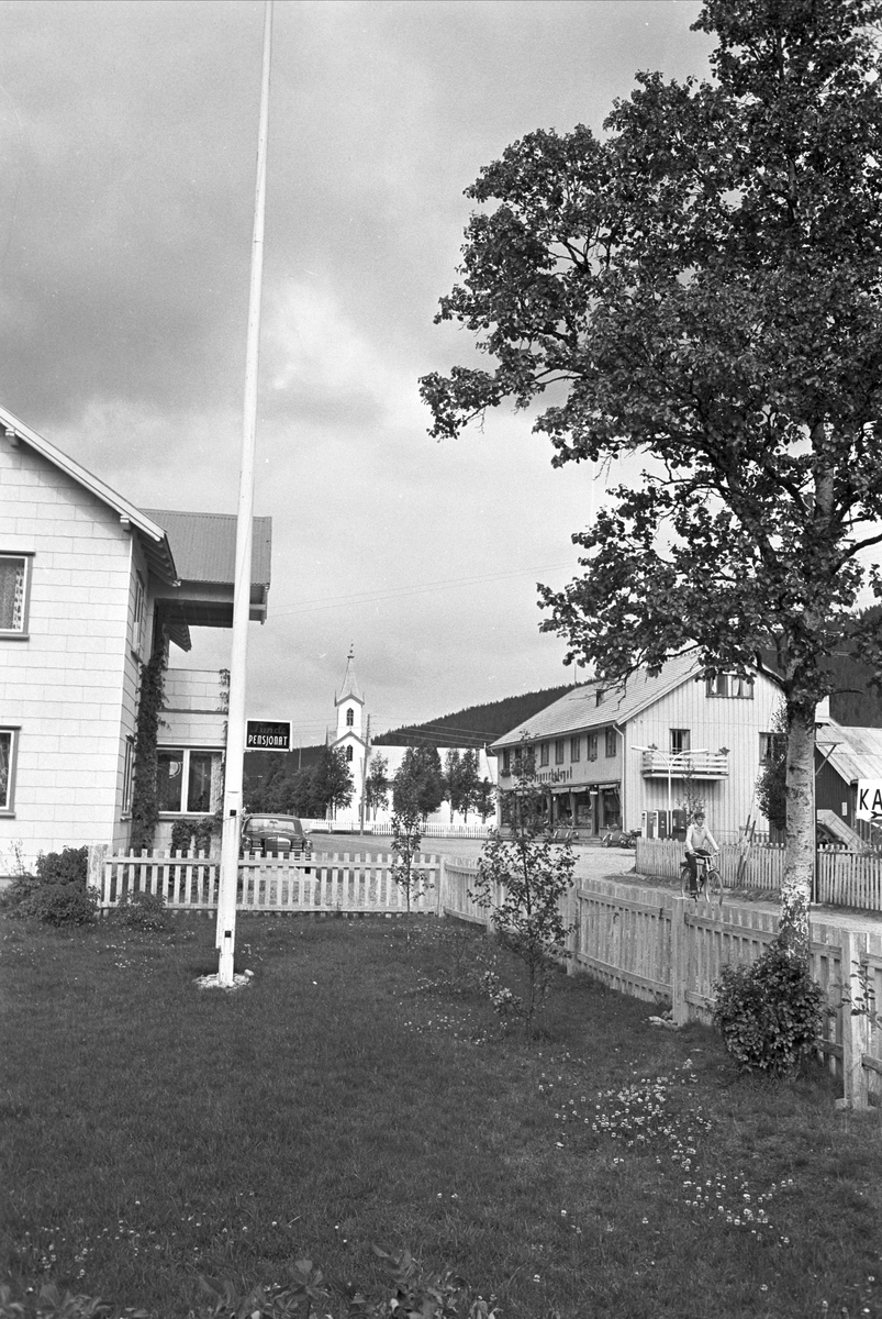 Serie. Engerdal sentrum med omegn og Engerdalfestivalen 1967. Engerdal, Hedmark.