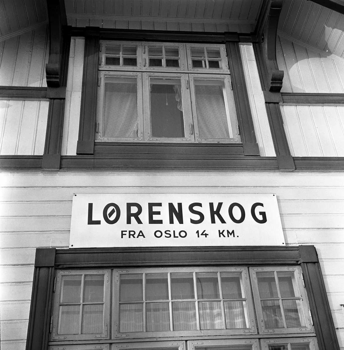 Lørenskog,08.01.1964, stasjonsbygningen på Lørenskog.