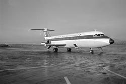 Serie. Menn fra Braathens SAFE inspiserer jetflyet fra "Aer 