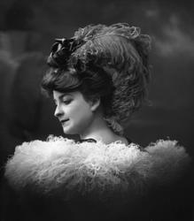 Portrett, danserinne. Mademoiselle Ydette-Jolie.
25.5.1906