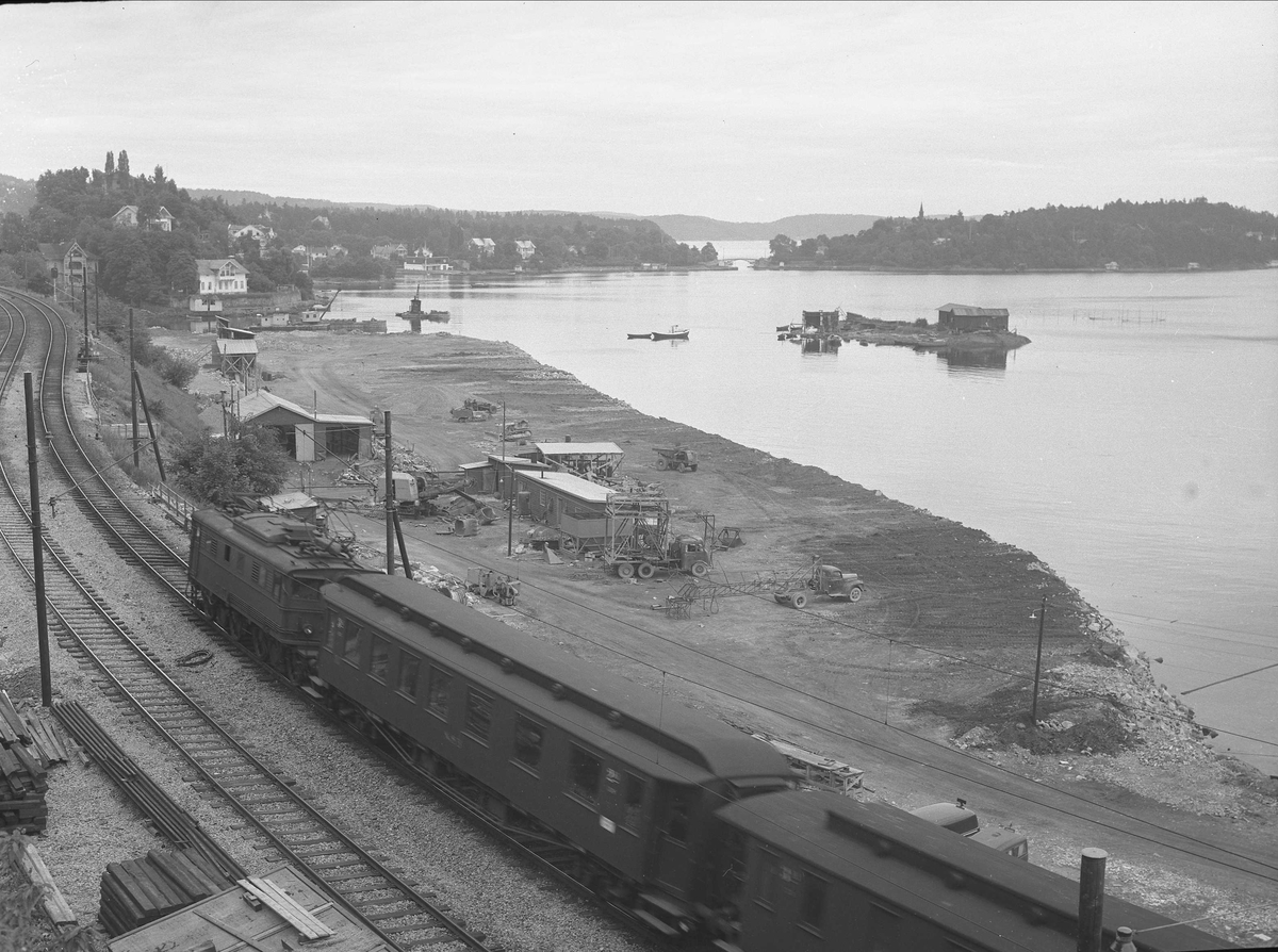 Sjursøya, Oslo, 1954. Jernbane og landskap.