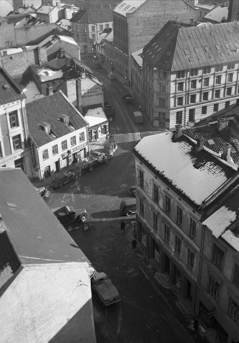 Hotell Viking, Oslo, mai 1957. Oversiktsbilde tatt fra taket til Hotell Viking. 