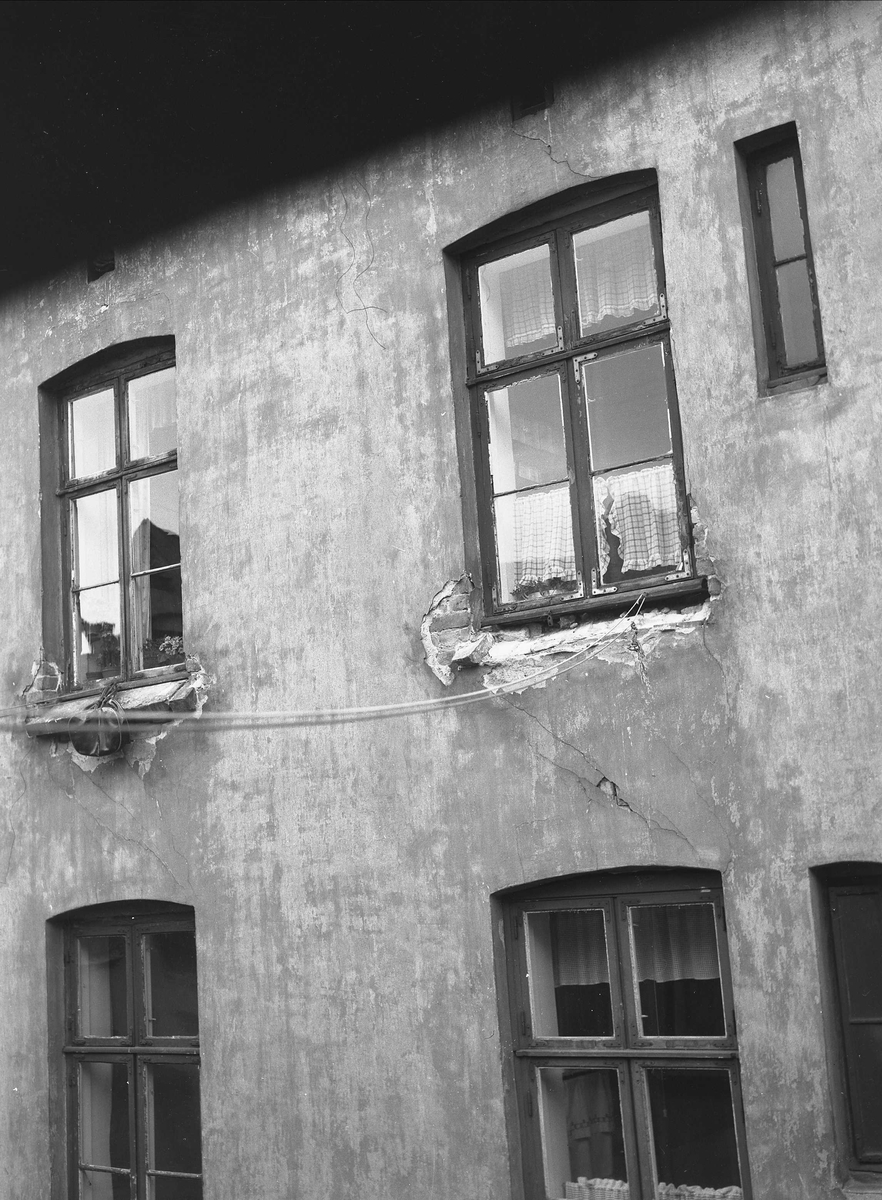 Oslo, mai 1954, skrøpelig leiegård,  Mariebos gate 28.