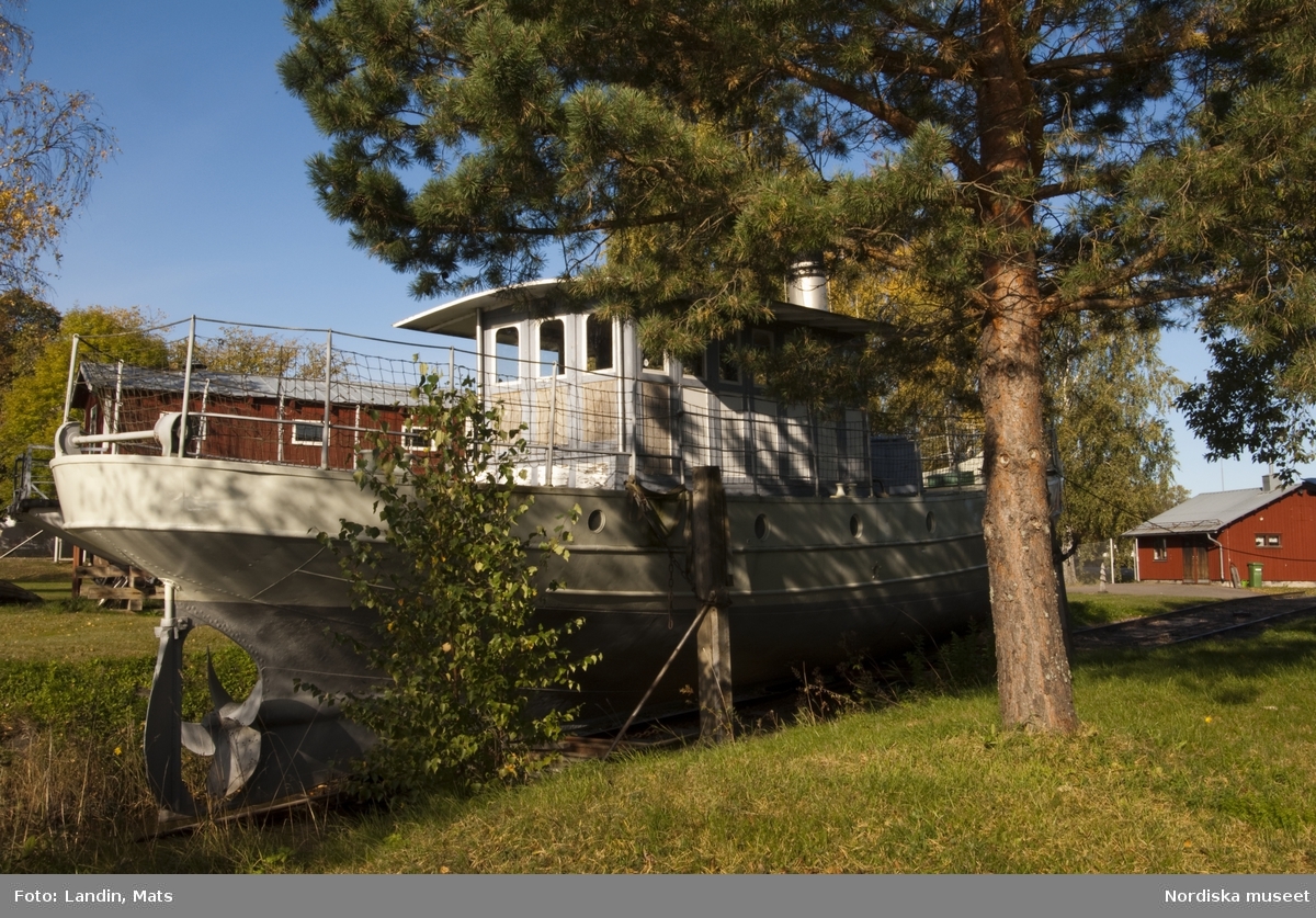 Dalälvarnas flottningsmuseum i Gysinge. Ångvarpbåten Laxen.