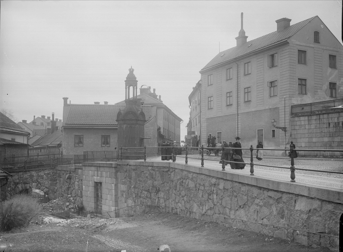 S:t Eriks gränd och källa, kvarteret Holmen, Fjärdingen, Uppsala 1901 - 1902