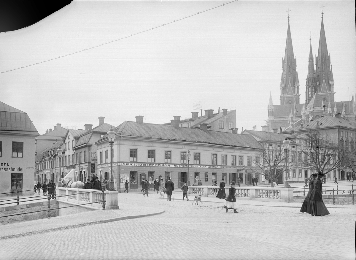 Drottninggatan och Fyristorg mot väster, Fjärdingen, Uppsala 1901 - 1902