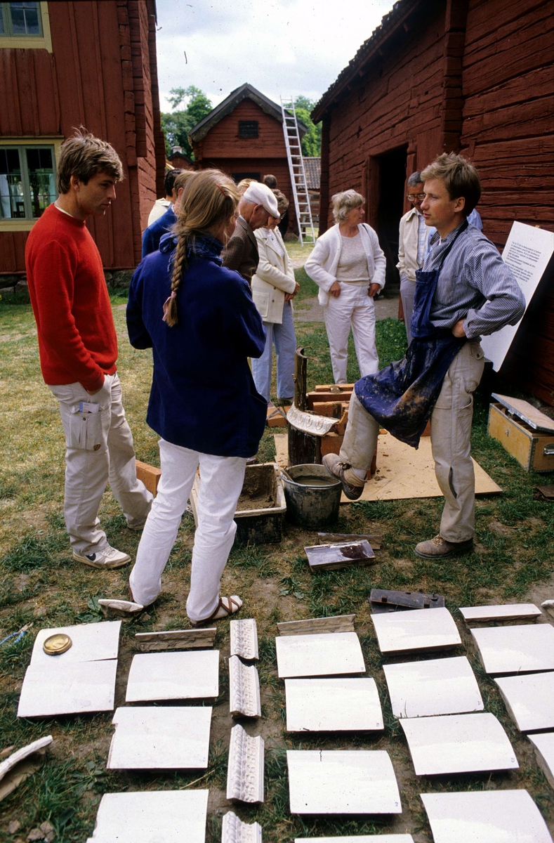 Programverksamhet, byggnadsvårdsdag, på friluftsmuseet Disagården, Gamla Uppsala 1985