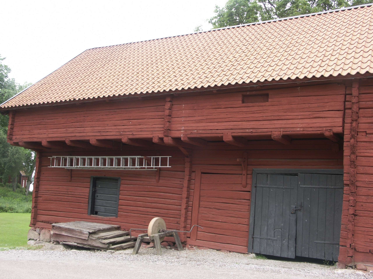 Överkragande portlider och bod, Grönsöö slott, Grönsö, Kungs-Husby socken, Uppland 2005