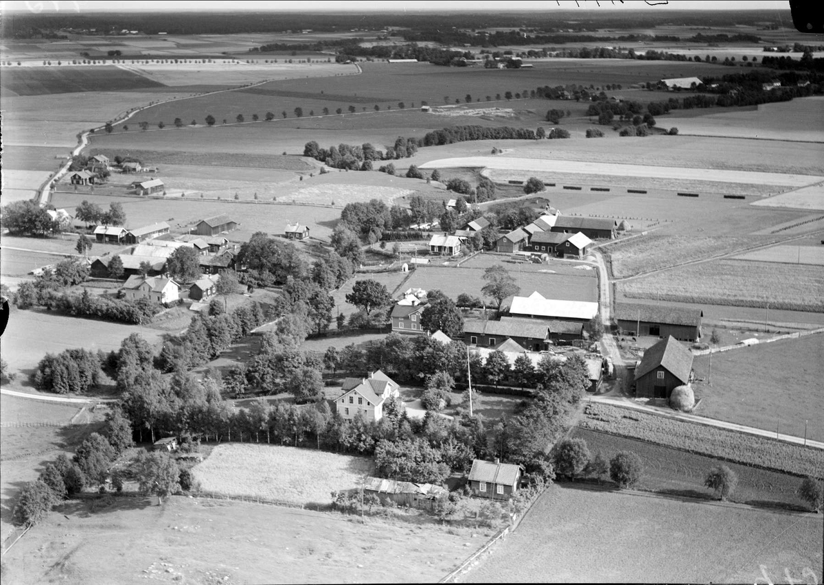 Flygfoto över Östra Halls, Tierps socken, Uppland 1936