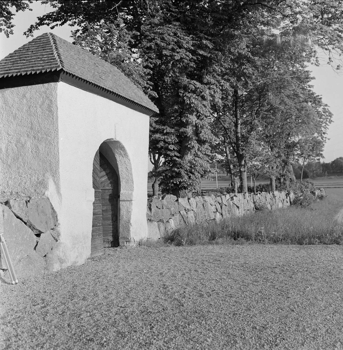 Stiglucka vid Svinnegarns kyrka, Svinnegarns socken, Uppland 1960