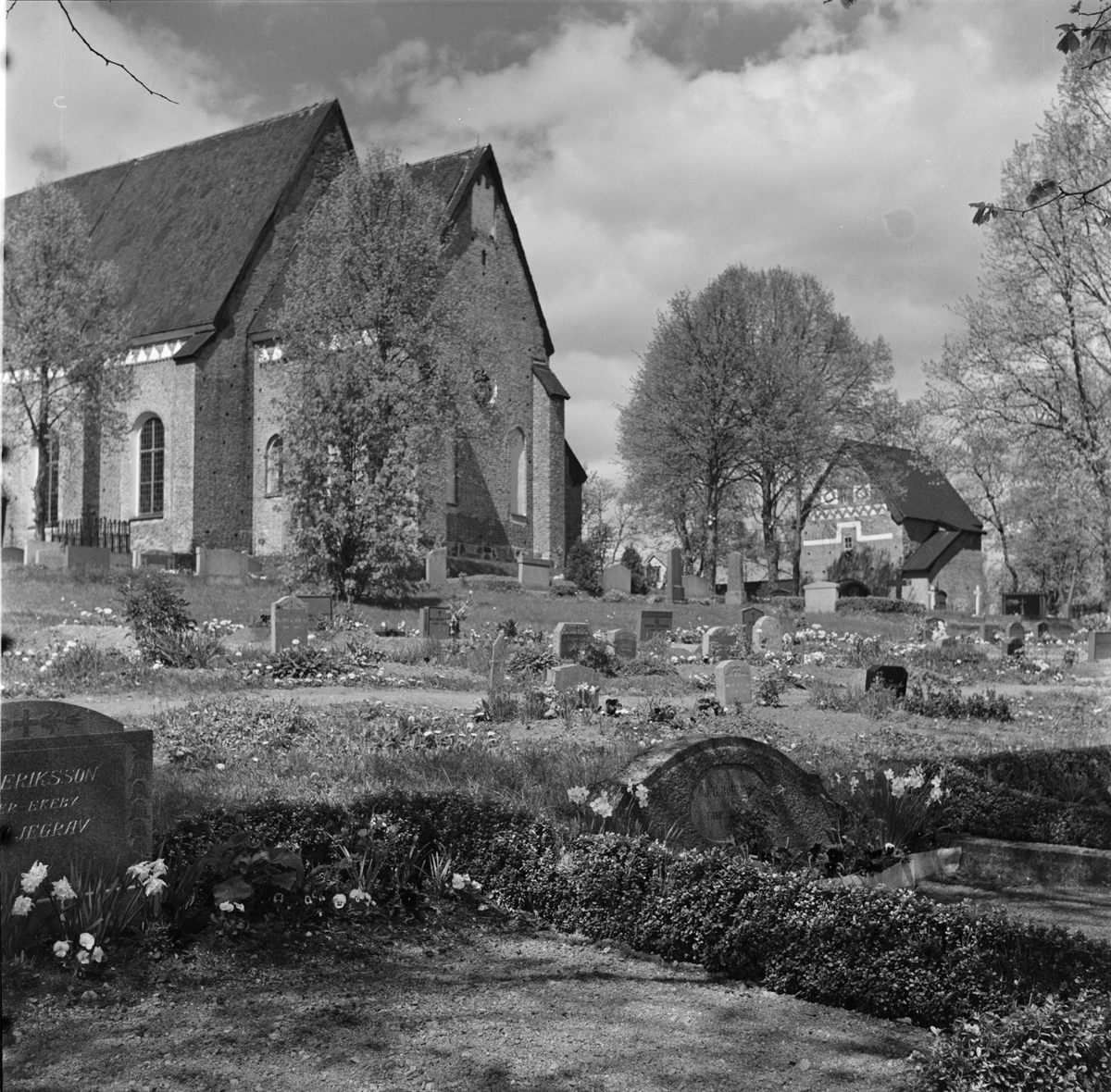 Vendels kyrka och kyrkogård i Vendel socken, Tierp, Uppland