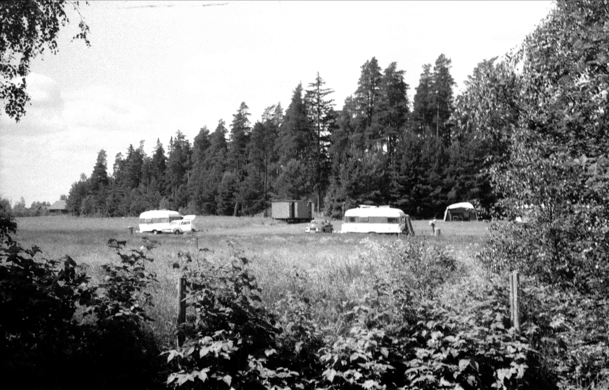 Vy över campingplats, Tibble 2:3, Björklinge socken, Uppland 1976