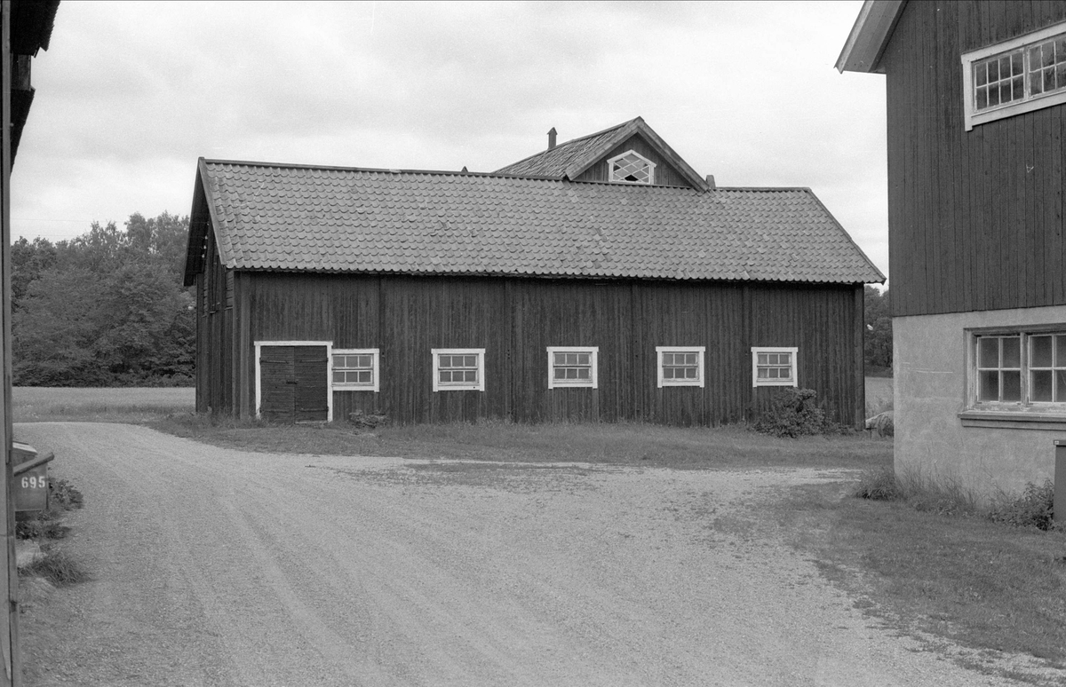 Ladugård, Hässelby 5:1, Börje socken, Uppland 1983