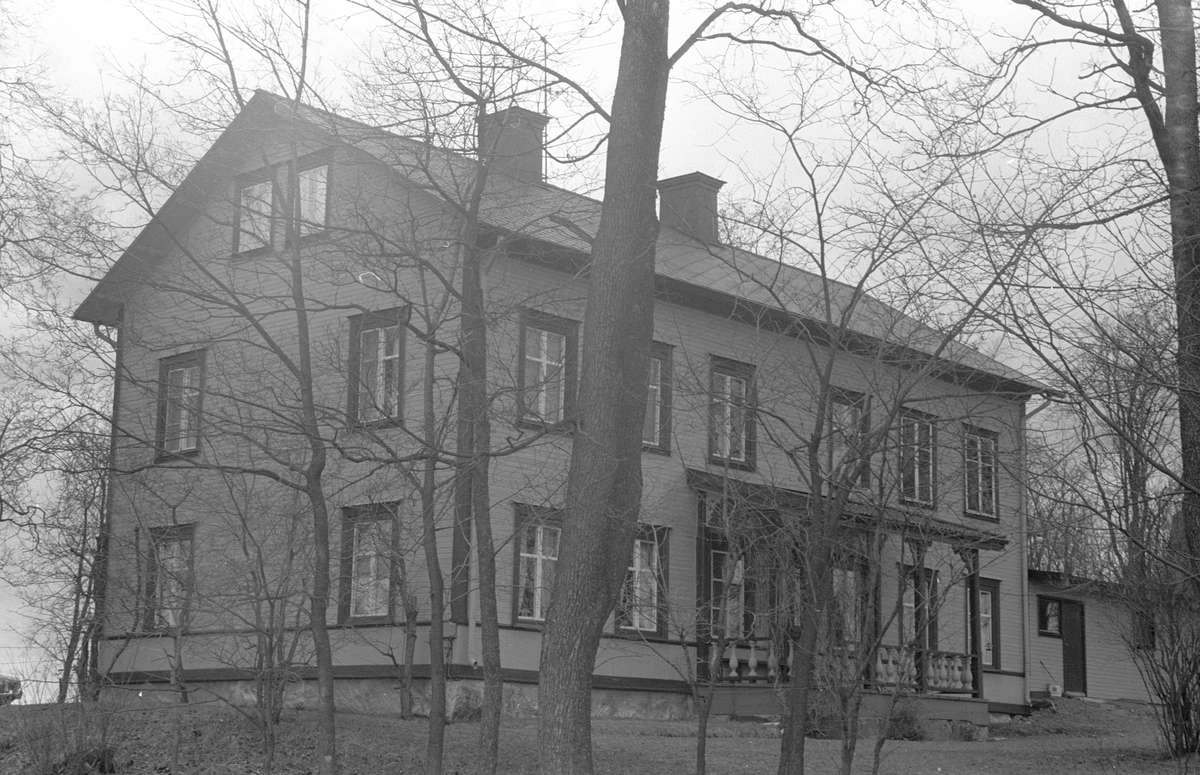 Mangårdsbyggnad med tillbyggnad, Uggelsta 1:1, Uggelsta, Lena socken, Uppland 1977