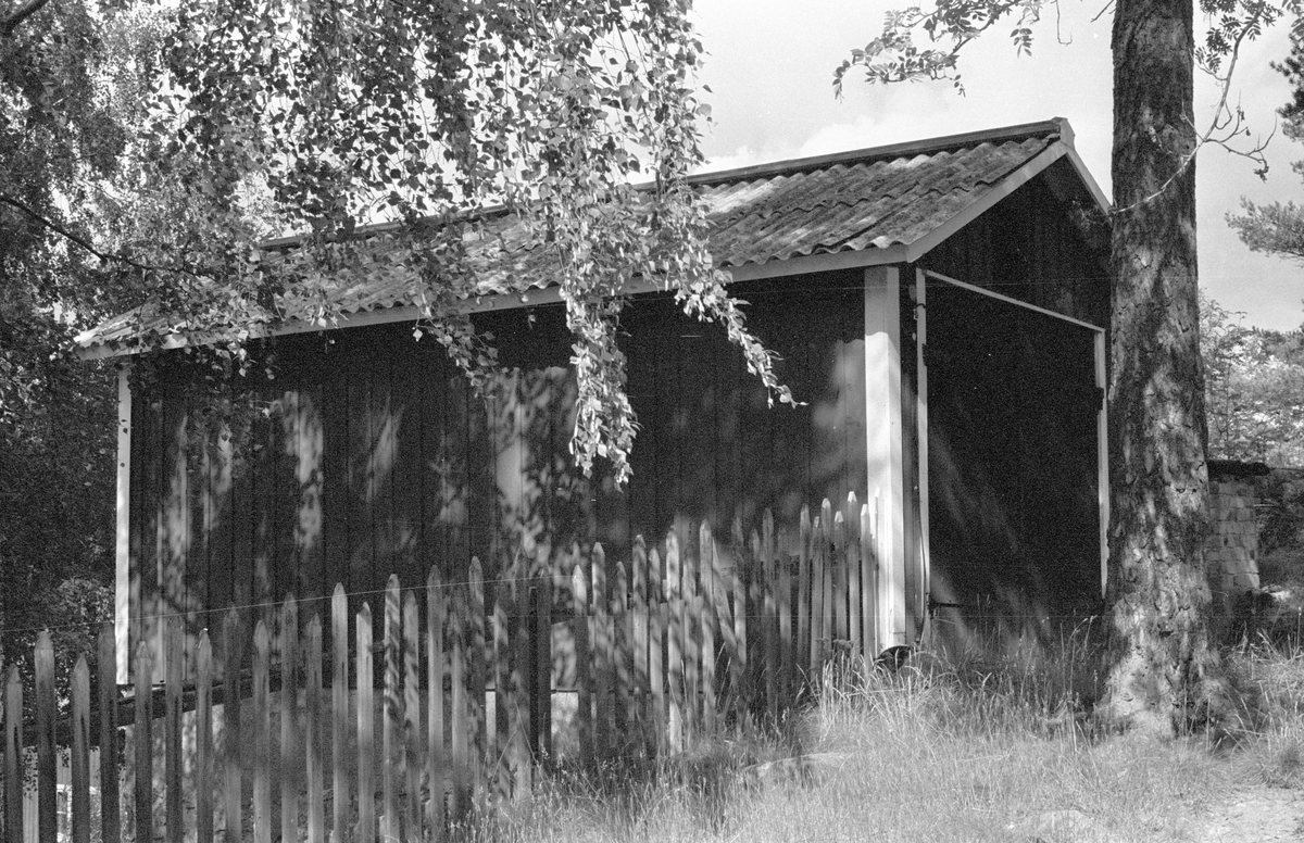 Källare och garage, Berga 2:10, Danmarks socken, Uppland 1977