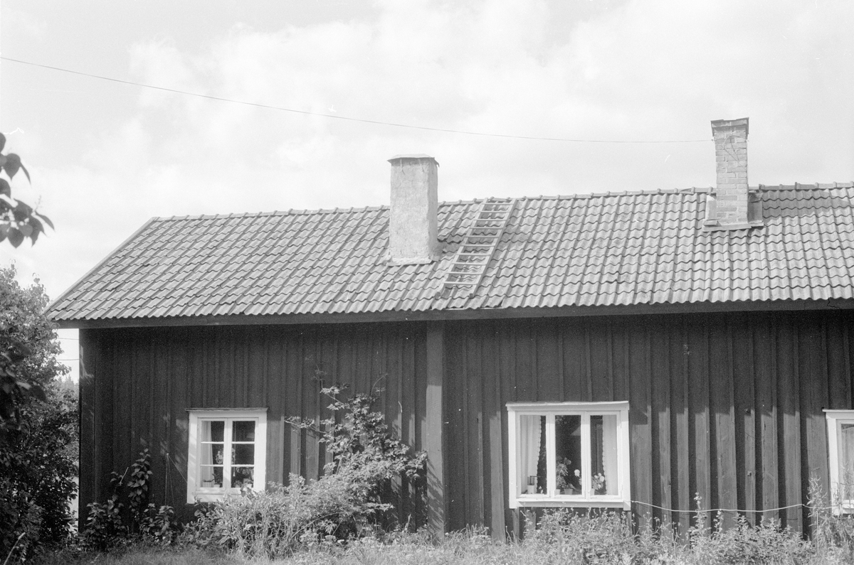 Bostadshus, Lövås, Kumla, Knutby socken, Uppland 1987