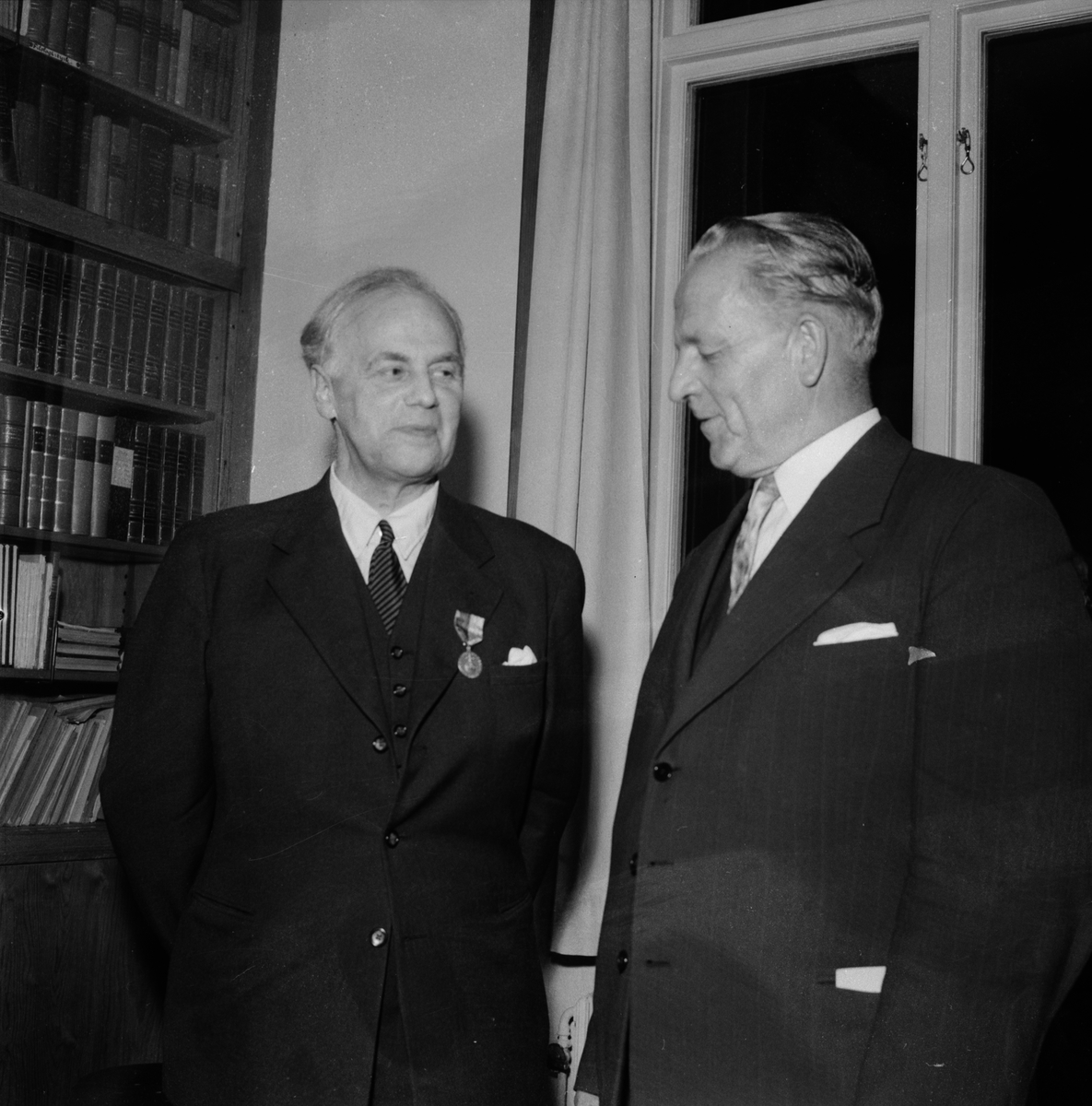 Provinsialläkare Ernst Norling och Uppsala läns landstings ordförande Arthur Erik Elmroth, Uppsala 1957