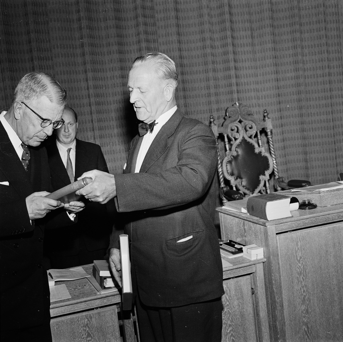 Kung Gustaf VI Adolf på besök i Uppsala, oktober 1956