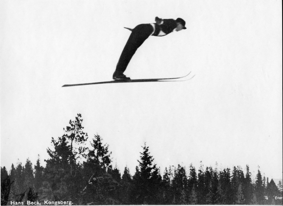Hans Beck fra KIF i svevet. KIF-ski jumper Hans Beck in action
