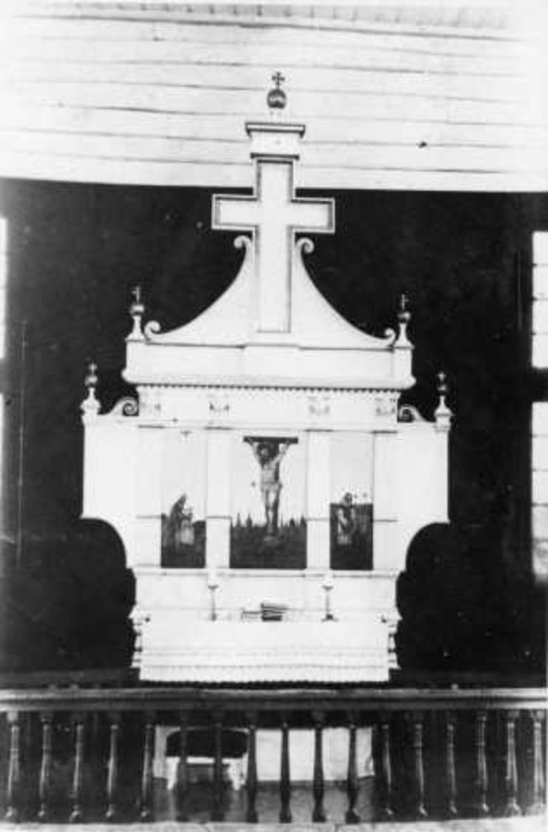 Altertavlen i Høyland kirke før restaureringen i 1933