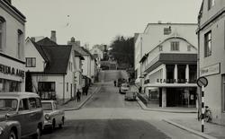 Blikk langs Olav Kyrres gate i Sandnes sentrum, gaten som kr