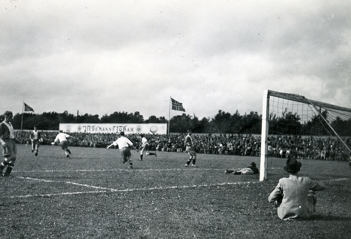 Fotballkamp på Fredrikstad stadion.