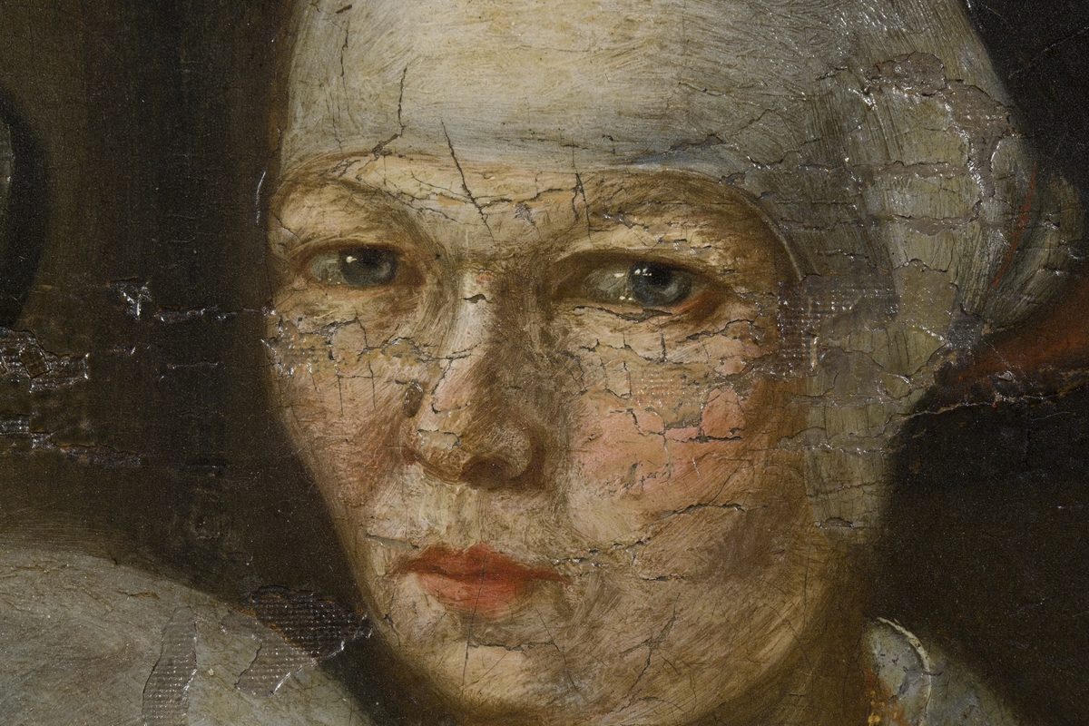 Todelt motiv. Familiportrett i nedre felt. Oppstandelsen i øvre felt.