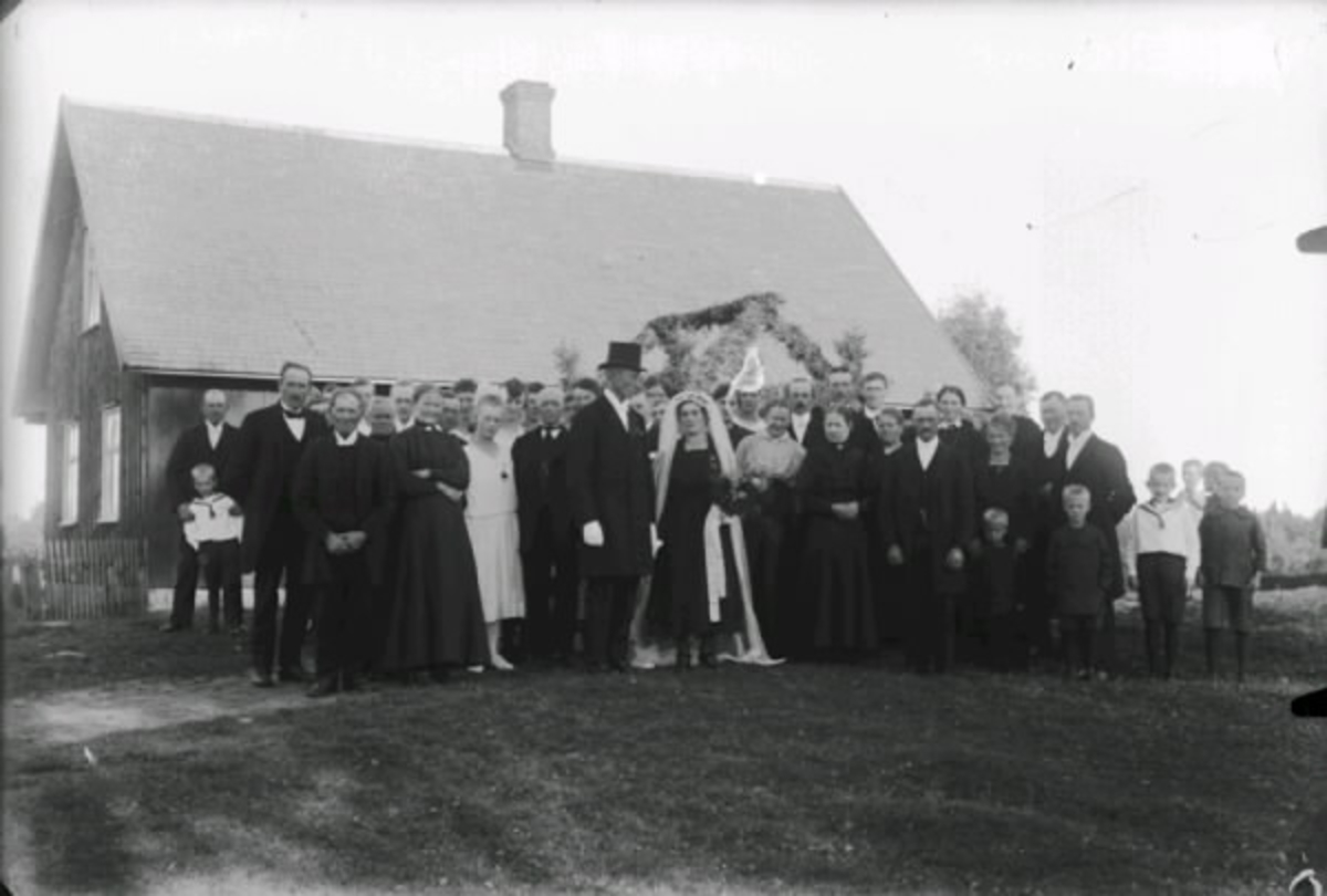 Hilma och Birgers bröllop i Långhult 1921.