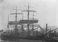 Bark 'Svenør' (b. 1885) i havn i Swansea.