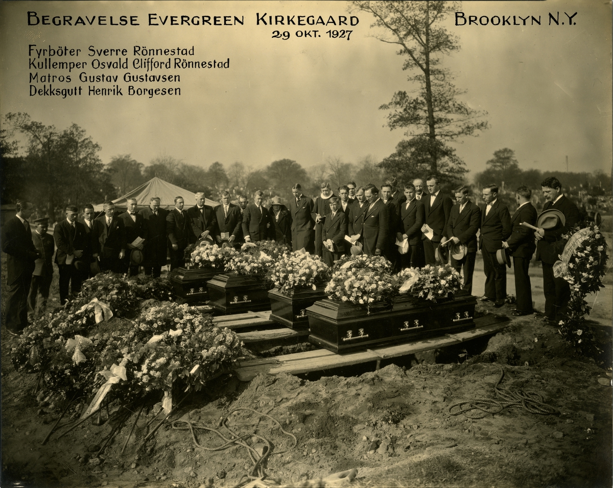 Begravelse på Evergreen kirkegård i Brooklyn.