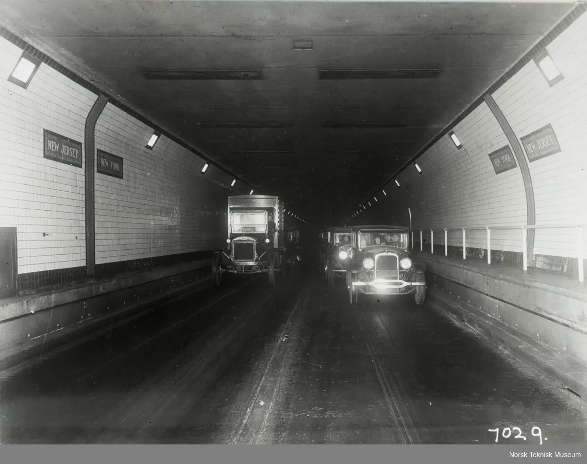 Hudson River tunnel, inne i tunnellen på grensen mellom New York og New Jersey, 1927