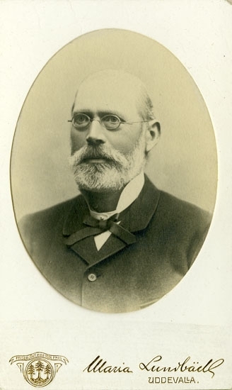 Text på kortets baksida: "Tändsticksfabrikör Adolf P. Zachau, f. 1829 d.1899".