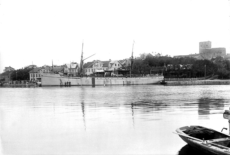 Ångfartyget GADUS vid kaj i Marstrand