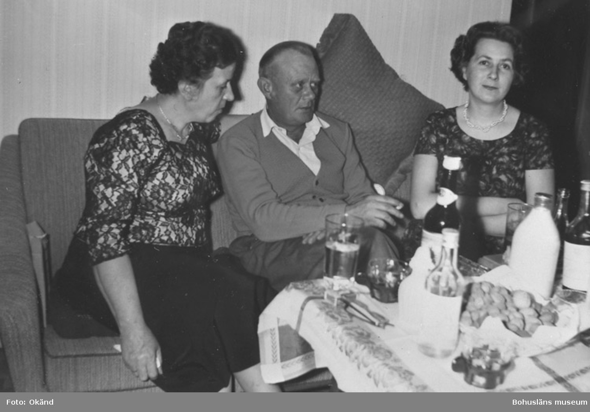 "Jul 1954, Herthas föräldrar på besök. Fr. v. Ilse och Erwin Hentschel, Hertha Busch."