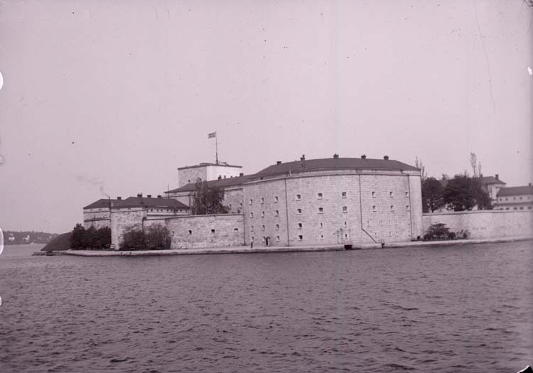 Enligt text som medföljde bilden: "Fästningen. Vaxholm 1/6 05."