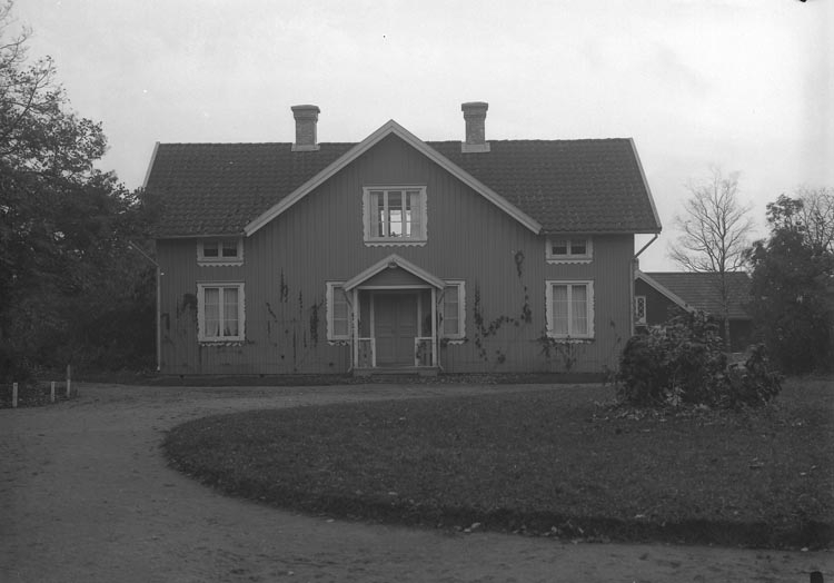 Enligt fotografens noteringar: "Bostäder för personal på Gläborgs Folkhögskola."