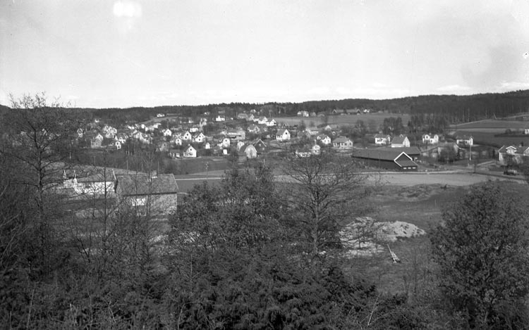 Enligt fotografens noteringar: "1948. 15. Utsikt från Kåvaneberg? år ...? ...?".