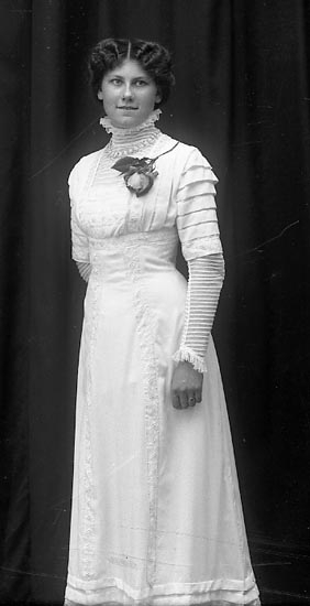 Enligt fotografens journal Lyckorna 1909-1918: "Kristensson, Fr. Ida Ljungskile".
