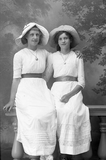 Enligt fotografens journal Lyckorna 1909-1918: "Hansson, Ingrid Konungsberg Grohed".