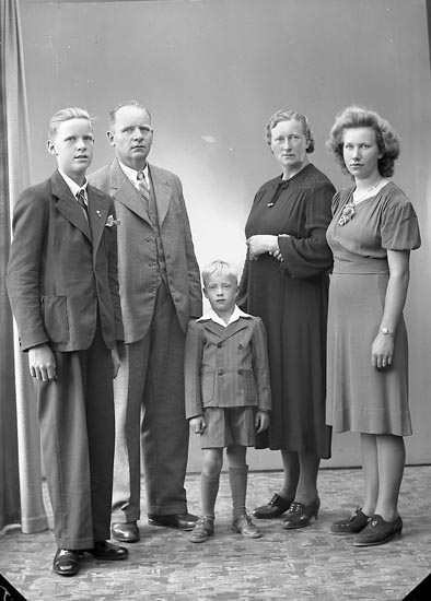 Enligt fotografens journal nr 6 1930-1943: "Bengtsson, Herr John Berg Ödsmål".